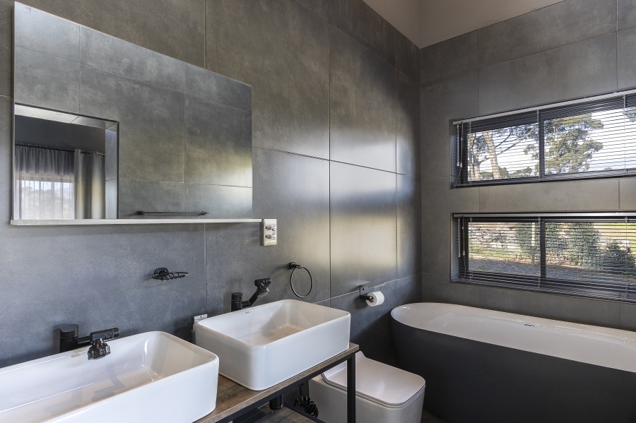 3 Bedroom Property for Sale in Sir Lowrys Pass Village Western Cape